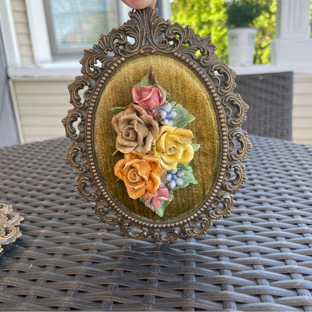 VINTAGE Set of 2 Capodimonte Porcelain Framed 3D Floral Mural Wall Plaques - Picture 9 of 16